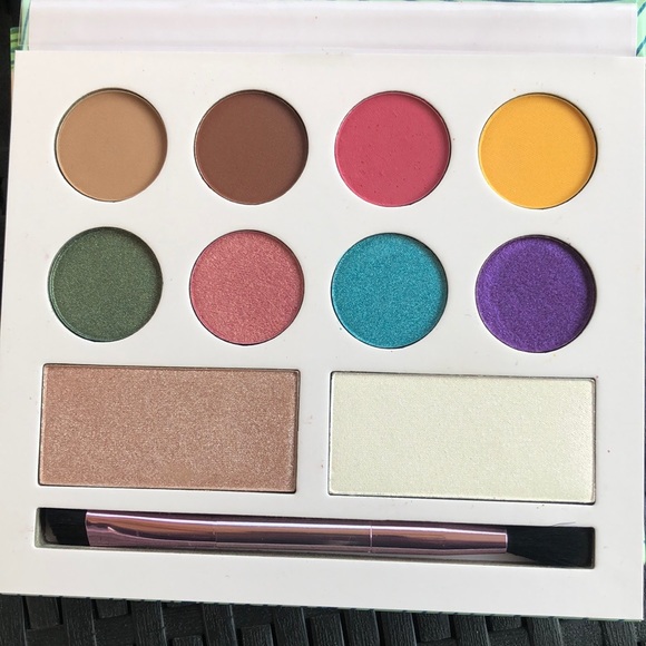 New LAURA MAKEUP LABS - Eyeshadow Palette & Brush - Picture 10 of 15